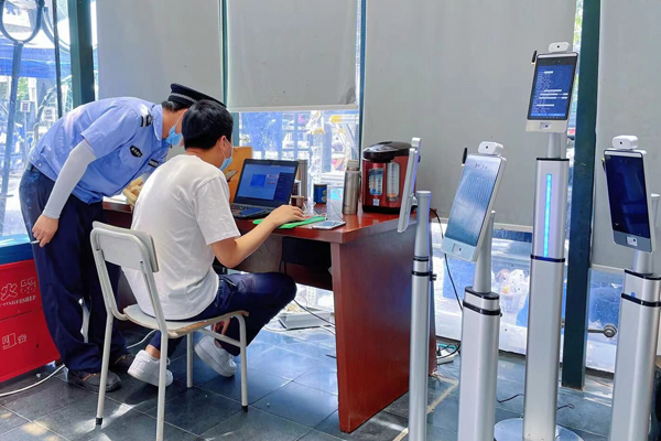 Découvrir la technologie de prévention épidémique précise par code santé IA à travers le prisme des technologies de pointe anti-épidémiques - Machine tout-en-un de reconnaissance faciale, de mesure de température et de code santé 62a93359734d5.jpg