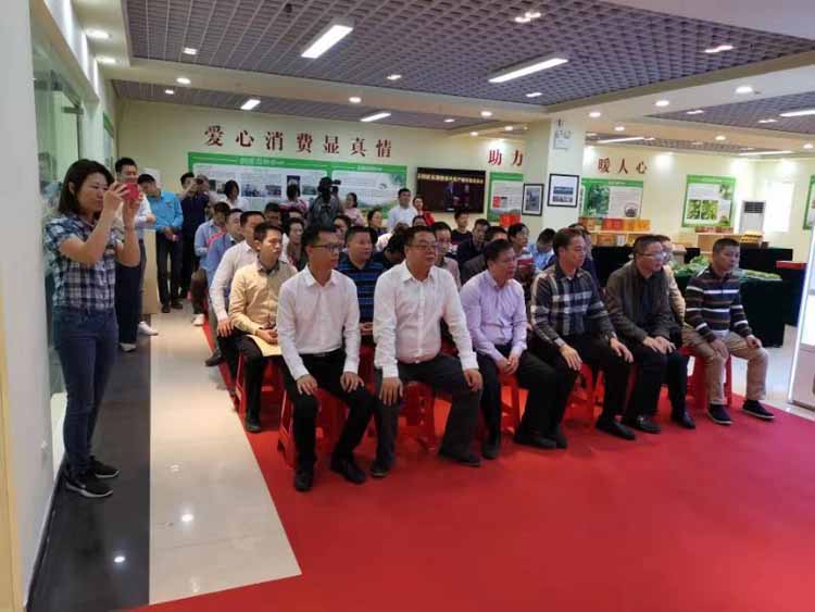 Cérémonie d'inauguration du centre d'exposition des produits de réduction de la pauvreté de Dongyuan soutenu par la contrepartie de Yantian 5ddb4ffdb07b6.jpg