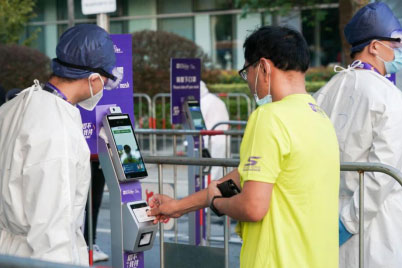 Utilisation du thermomètre infrarouge à reconnaissance faciale pour la « Course Élite de 10 km de Shanghai » 60406f37e8ba1.jpg